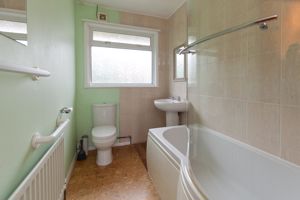 1 Brinscombe Lane_Bathroom- click for photo gallery